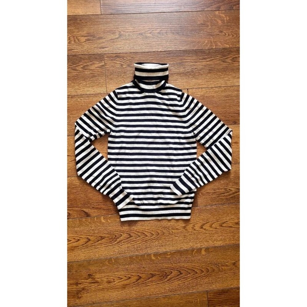 H&M Black & Cream Striped Turtleneck Sweater – Size xs